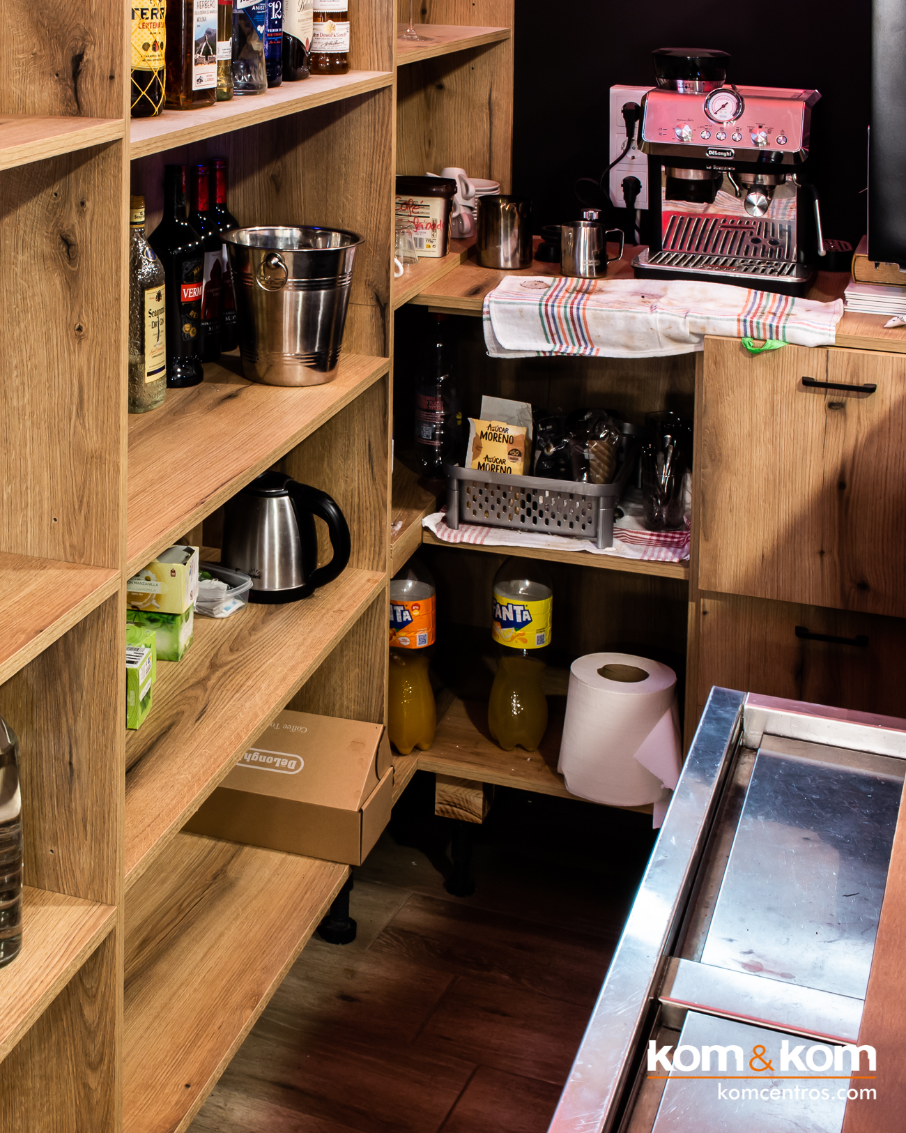 Barra y Botellero hecho a medida para Bar Restaurante Pizzería Yecla